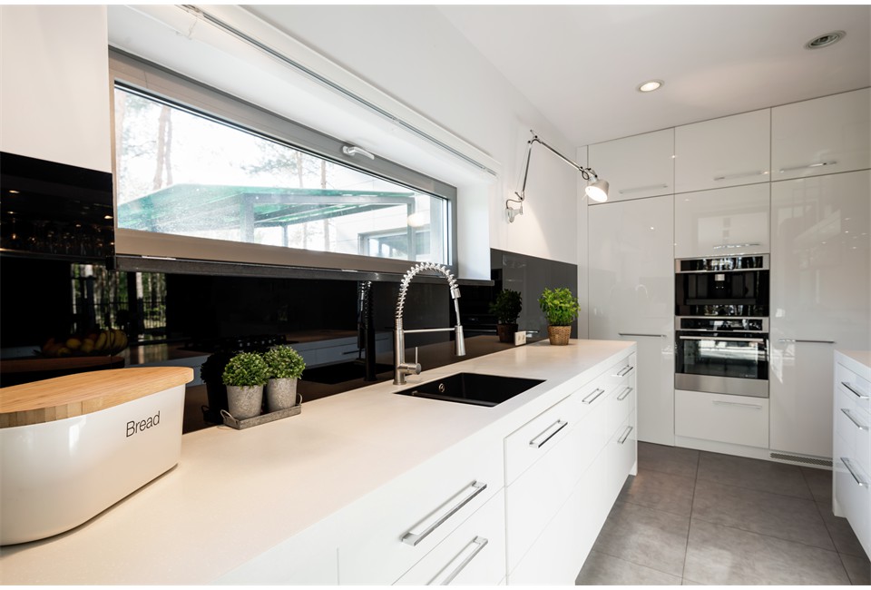 functionalkitchenwithwhitefurnitureptbesg91